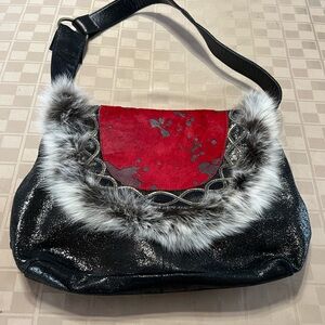 The Find Metallic Shoulder Bag Purse Faux Leather Faux Fur Red Black 15.5x10.25”